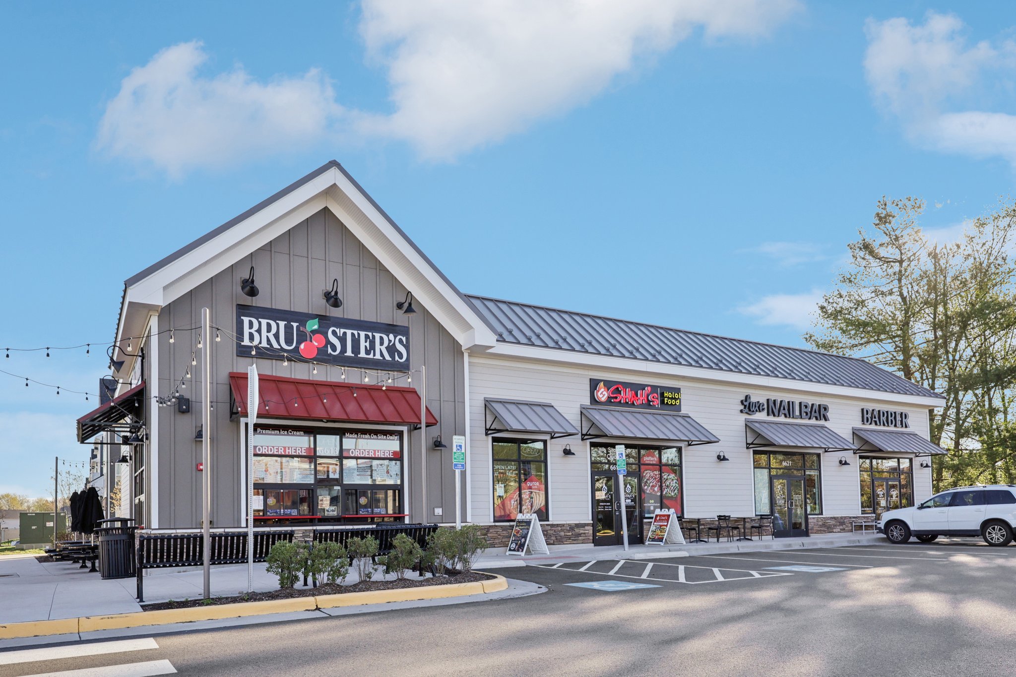 Street view of a strip mall located in downtown Haymarket, VA