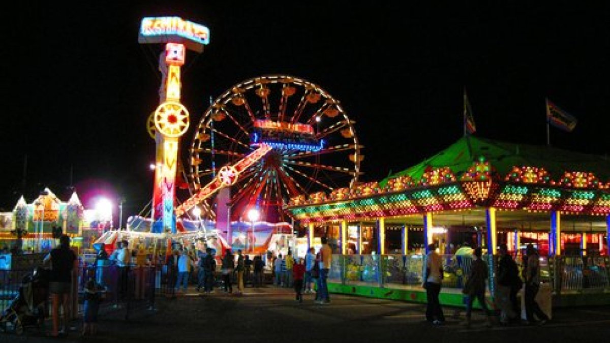 Apple Blossom Festival: Funtastic Shows Carnival | Washington State Events